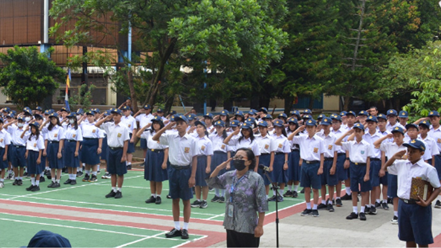 Pendidikan Karakter Melalui Kegiatan Apel Pagi di SMP Marsudirini Bogor